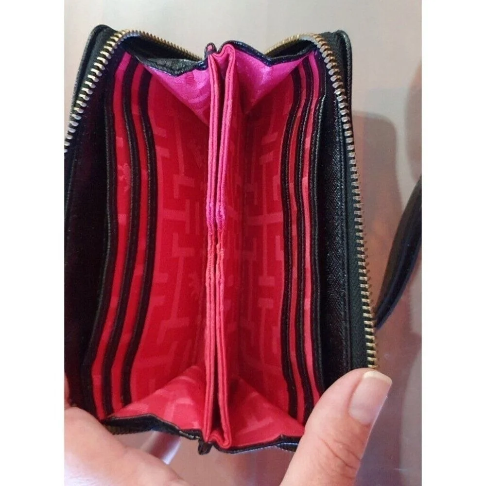 Elaine Turner zip around leather wallet with multiple CC slots